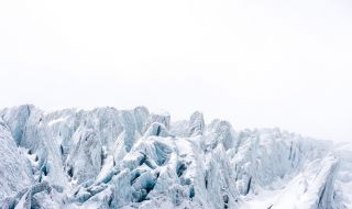Рекордните горещини топят швейцарски ледник на 7000 г.