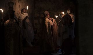 Благодатният огън слезе в храма "Възкресение Христово"