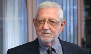 Проф. Григорий Вазов: Асен Василев трябва да се засрами!