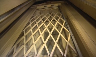 Откриха един от първите асансьори в света в Царския дворец в София