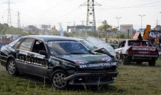 Луда автомобилна надпревара в София
