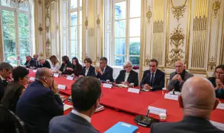 Френският парламент гласува два вота на недоверие срещу новото правителство