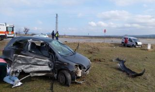 26-годишна загина и трима пострадаха при катастрофа в Бургаско