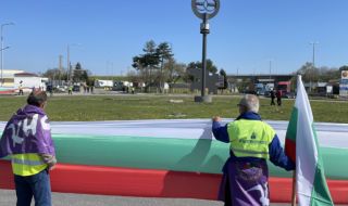 "Автомагистрали Черно море" блокира два пътя
