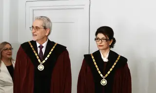 Заклеха се! Атанасова и Белазелков вече са конституционни съдии (ВИДЕО)