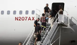 Самолет, изпълняващ полет за Лондон с над 200 души на борда, се разби в индийския град Ахмедабад (ВИДЕО)