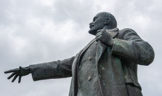 Естония премести статуя на Ленин