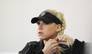 Папараци заснеха бременната Анна Курникова по анцуг (СНИМКА)