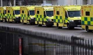 Великобритания се бори с двойна епидемия на фона на стачки на медицинските служители