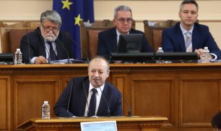 "Промяната" поискаха оставката на Рашидов, той: Ще я пазя за вечни времена