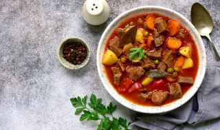 Рецепта за вечеря: Яхния с месо и зеленчуци