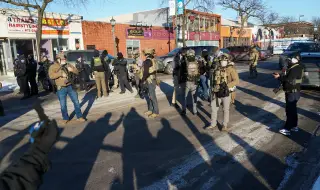 За първи път от 90 години: повече американци напускат САЩ, отколкото пристигат