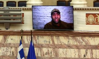 Зеленски пусна боец от "Азов" във видеообръщение пред гръцките депутати