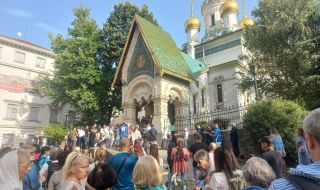 Руската църква в София: с пагони под расото