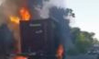 Извадиха шофьор от горящ камион край Варна