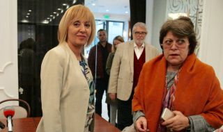 Татяна Дончева: Не е редно да сваляш карта, преди да ти е дошъл редът