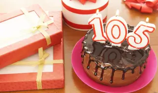 105-годишна шефка на обувна фабрика отпразнува рождения си ден с работа в офиса (ВИДЕО)