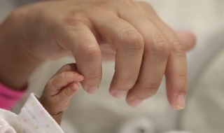 Жена, пострадала при падането на асансьора в Майчин дом, роди второ дете