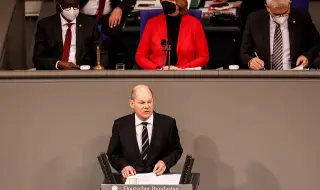 Германия и кризата! Канцлерът се отчита пред парламента