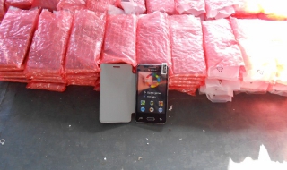 510 контрабандни смартфона в тайник на кола