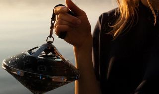 Преносима тонколона от Louis Vuitton във формата на "летяща чиния" и с цена от $2 900