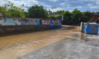 Огромни водни смерчове над испанското крайбрежие (СНИМКИ)
