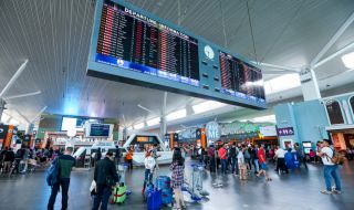 "Терминал" : Руснак се настани на летището в знак на протест