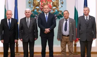 Президентът: Политиците да не губят връзка с Българската армия