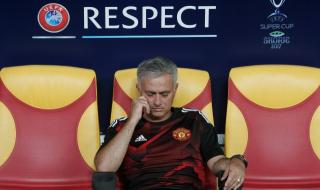 Моуриньо пак мрънка, подари си медала