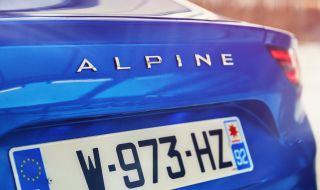 Alpine загатна за появата на първия си кросоувър