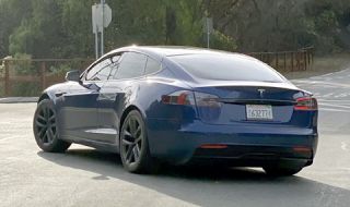 Щракнаха най-мощната и бърза Tesla Model S (ВИДЕО)