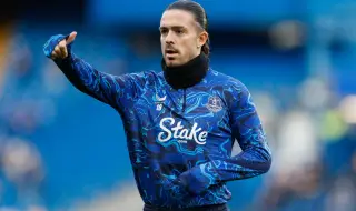 Джак Грийлиш заснет в компрометираща ситуация: Звездата на Евертън заспа пиян в бар в Манчестър