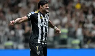 Хълк празнува своя исторически гол номер 500 в бляскавата си футболна кариера