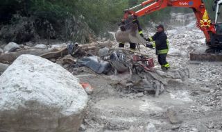 Силна буря в Алпите предизвика наводнения