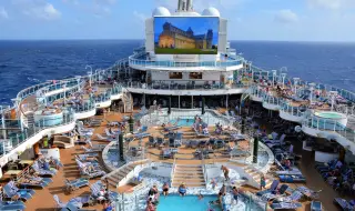 Мъж разказа какво е преживяването на нудистки круиз с 2000 души