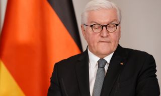 Германският президент пристигна на необявено посещение в Украйна