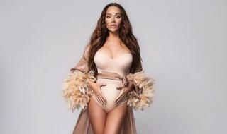 Биляна Лазарова позира гола и... бременна (СНИМКИ)