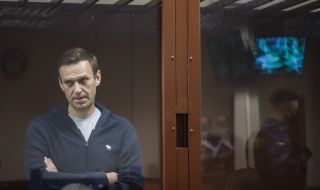 Здравето на Навални се подобрява