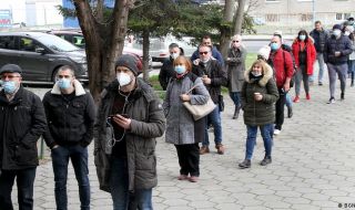 „Зелени коридори“ за ваксинация в осем поликлиники в София