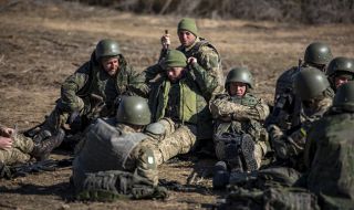 НАТО: Украйна трябва да разполага с достатъчно боеприпаси