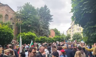 Протест в защита на Васил Терзиев пред Столична община ВИДЕО