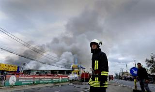 Голям пожар в Румъния спря трафика