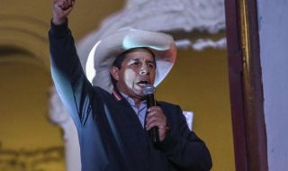 Педро Кастильо печели изборите в Перу