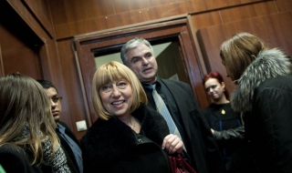 Министър Клисарова: Трябва да опростим граматиката за малките ученици