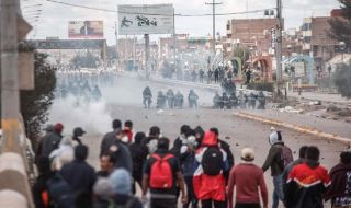 Поне 12 убити демонстранти при сблъсъци със силите за сигурност в Перу ВИДЕО
