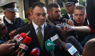 Трима полицаи са арестувани заради побой