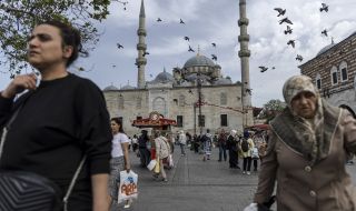 Турците започнаха да гласуват в най-важните избори в новата история на страната