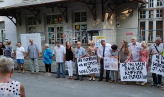 Нова Загора защити старата си гара на протест - 1