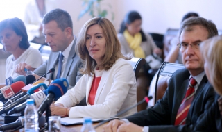 Ангелкова: Ще работим за изграждане на цялата АМ „Хемус“ до 2020 г.