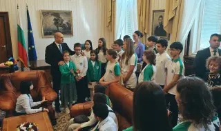Много граждани посетиха сградата на президентството в Деня на отворените врати